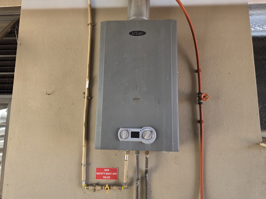 To Let 6 Bedroom Property for Rent in Riebeeckstad Free State